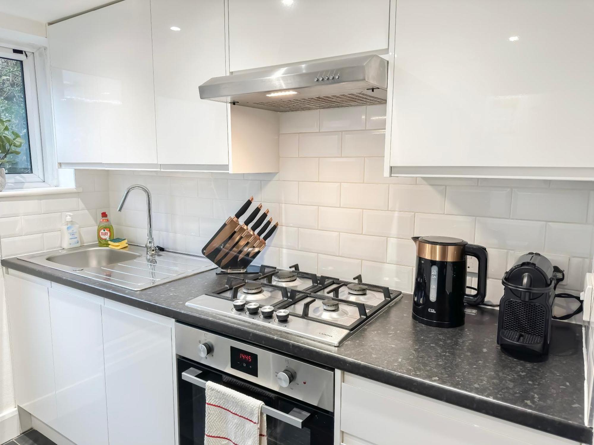 1-Bedroom Flat With Small Garden & Paid Parking In Finsbury Park, Highbury Londres Exterior foto