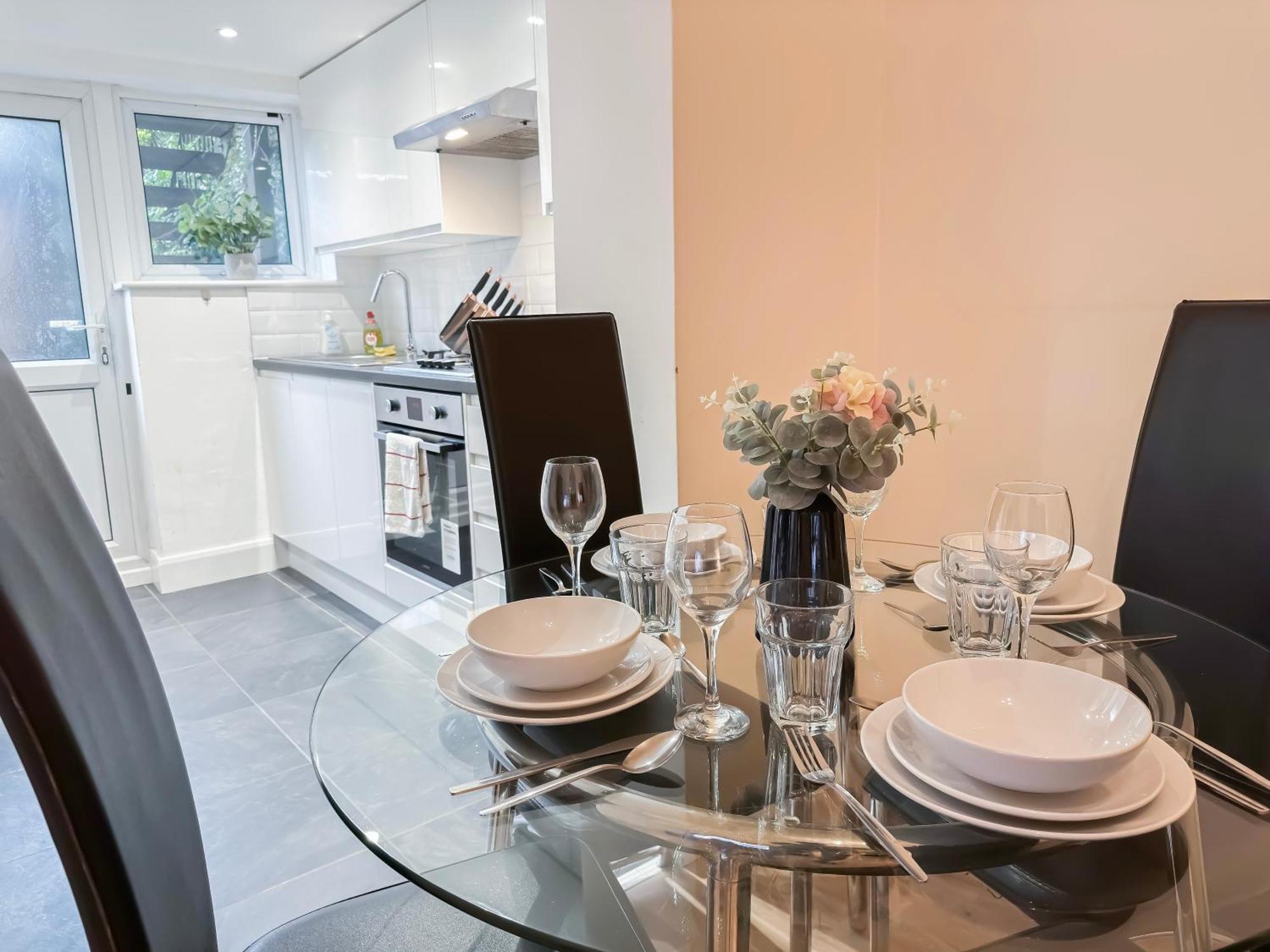 1-Bedroom Flat With Small Garden & Paid Parking In Finsbury Park, Highbury Londres Exterior foto