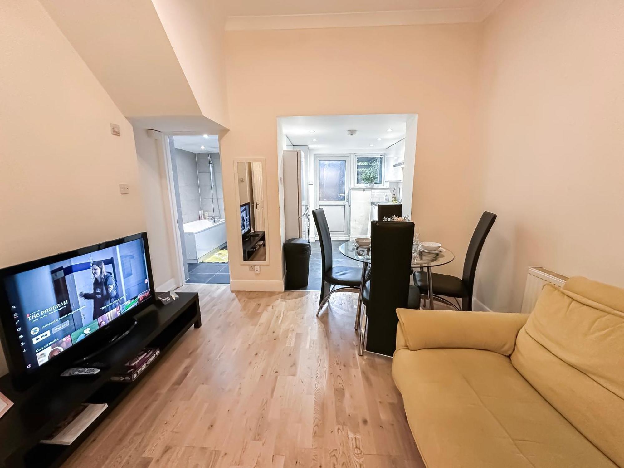 1-Bedroom Flat With Small Garden & Paid Parking In Finsbury Park, Highbury Londres Exterior foto