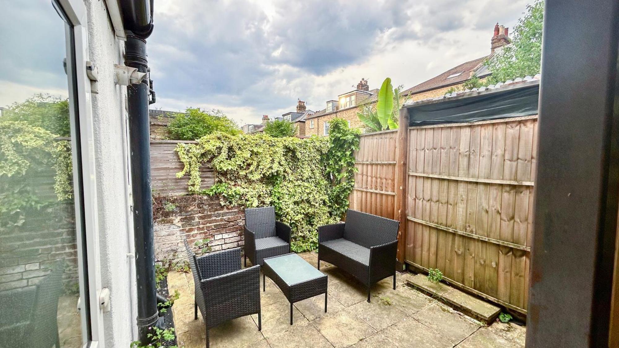 1-Bedroom Flat With Small Garden & Paid Parking In Finsbury Park, Highbury Londres Exterior foto
