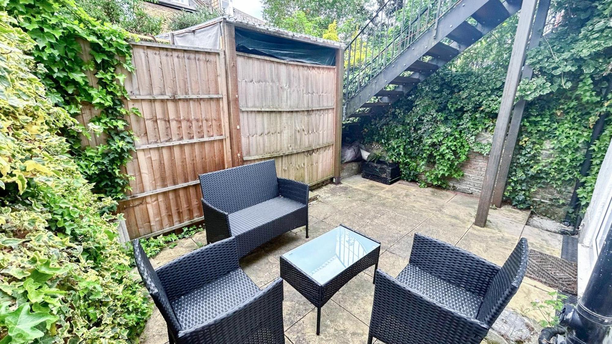 1-Bedroom Flat With Small Garden & Paid Parking In Finsbury Park, Highbury Londres Exterior foto