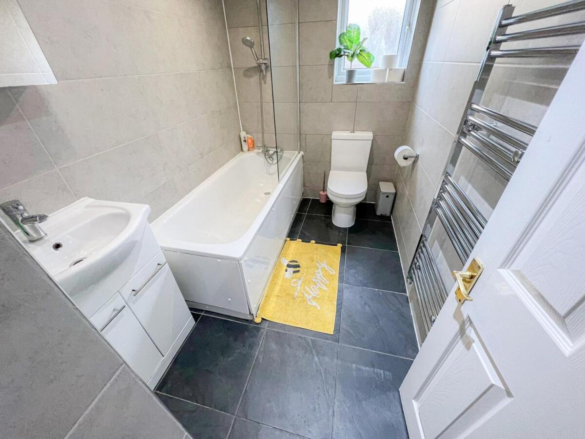 1-Bedroom Flat With Small Garden & Paid Parking In Finsbury Park, Highbury Londres Exterior foto
