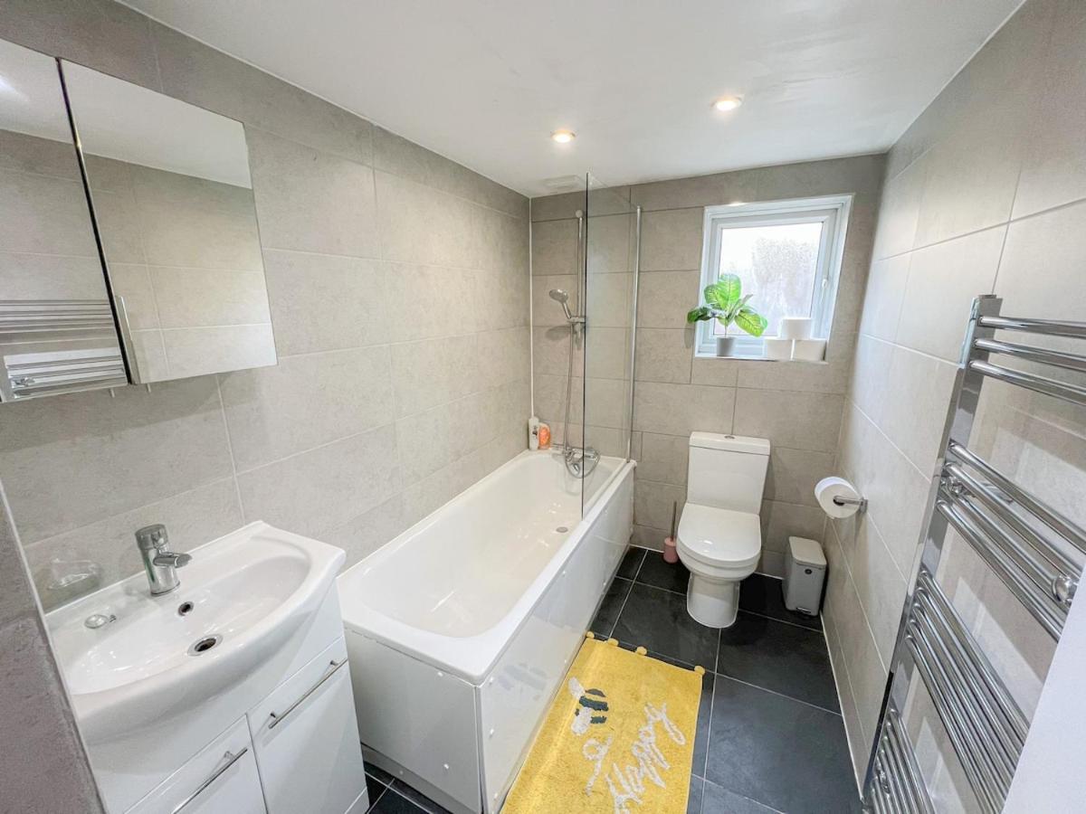 1-Bedroom Flat With Small Garden & Paid Parking In Finsbury Park, Highbury Londres Exterior foto