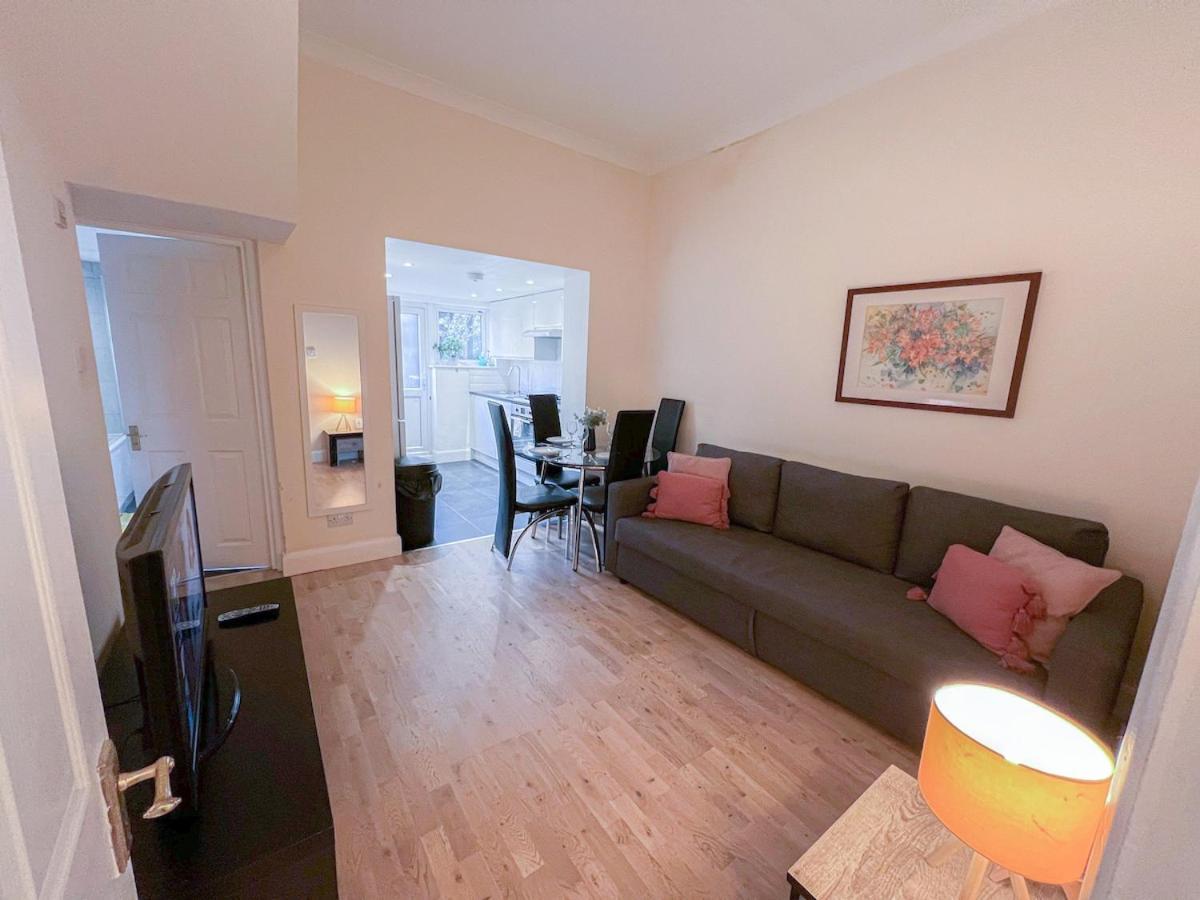 1-Bedroom Flat With Small Garden & Paid Parking In Finsbury Park, Highbury Londres Exterior foto