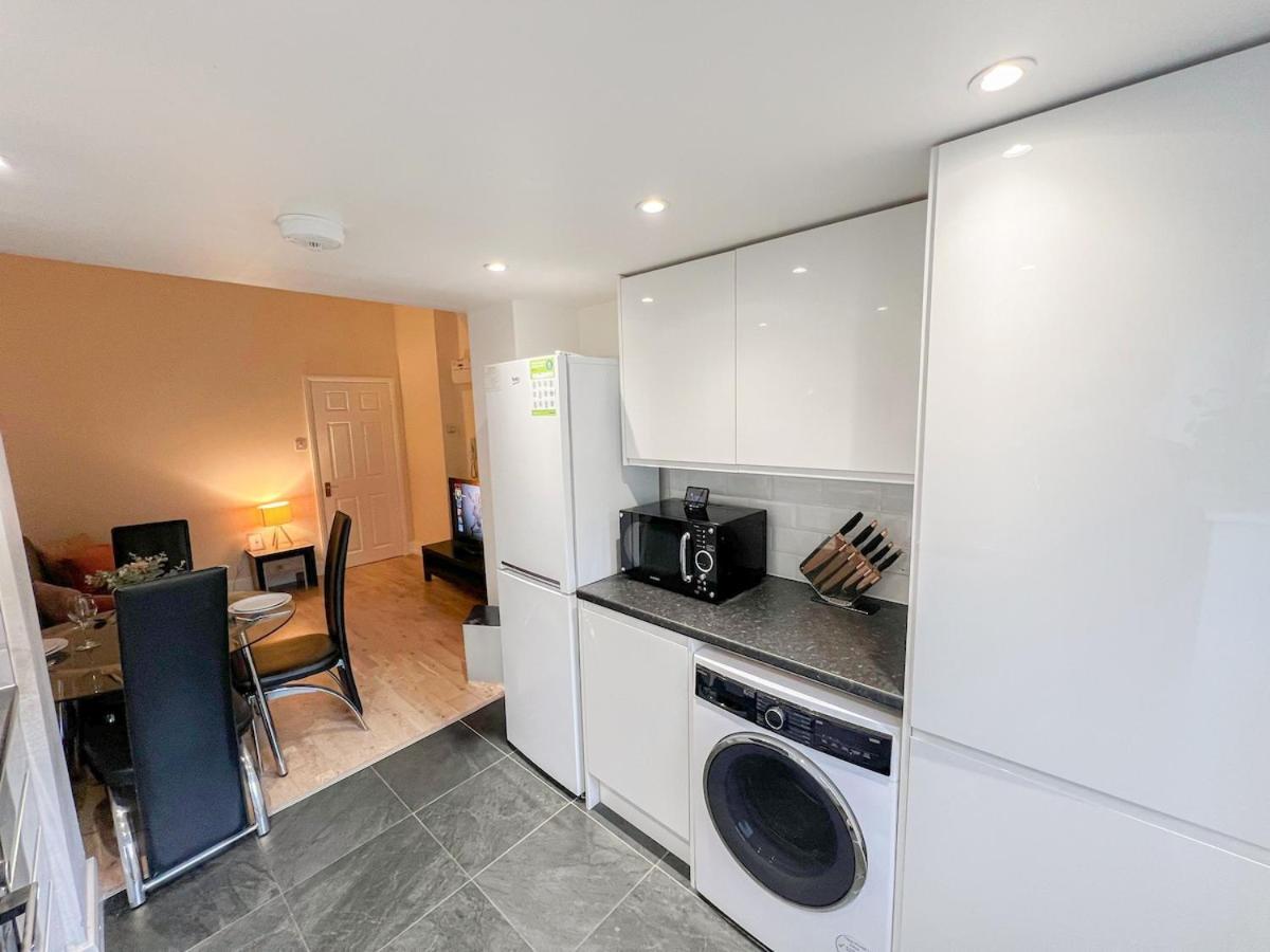 1-Bedroom Flat With Small Garden & Paid Parking In Finsbury Park, Highbury Londres Exterior foto