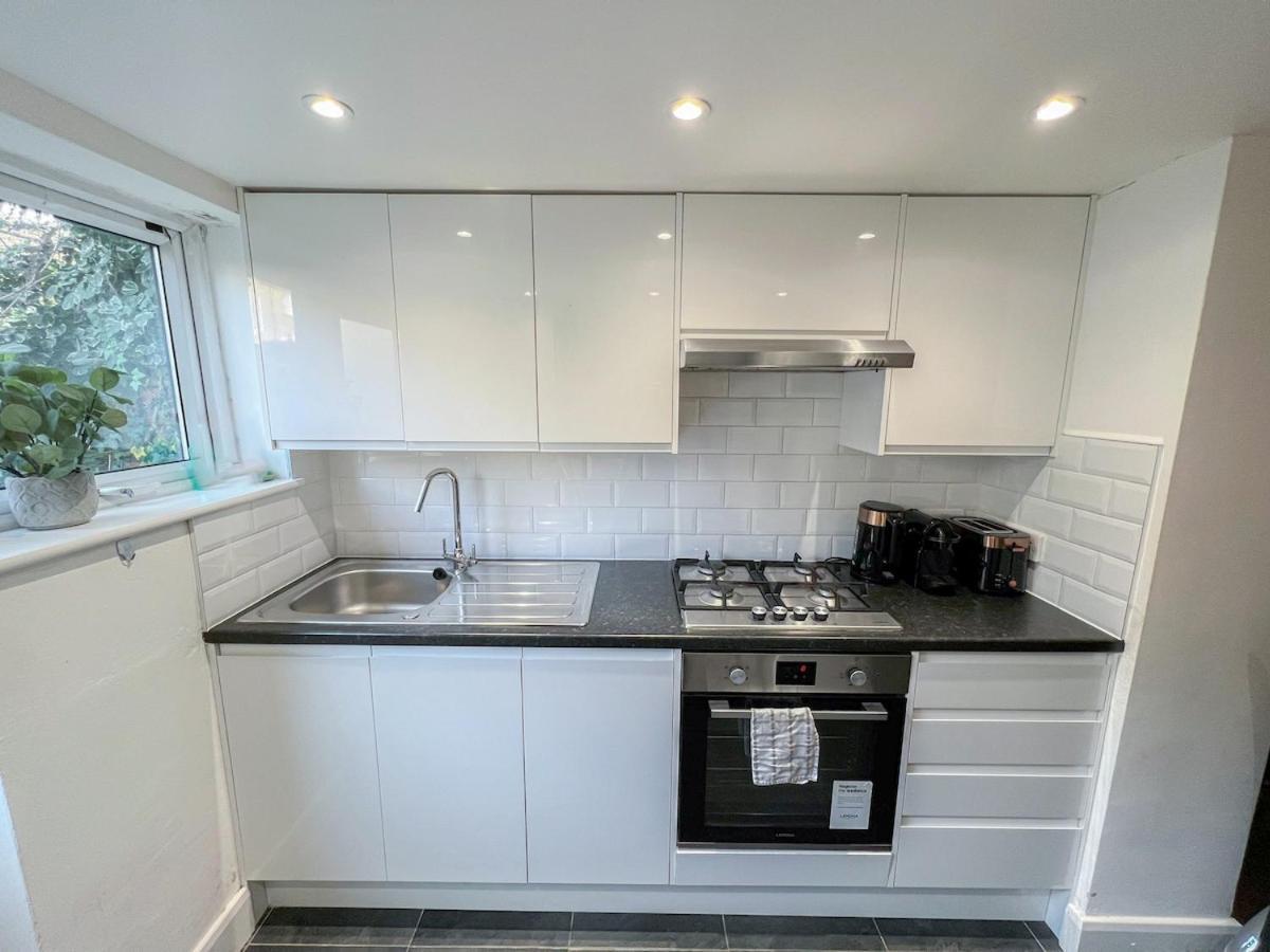1-Bedroom Flat With Small Garden & Paid Parking In Finsbury Park, Highbury Londres Exterior foto