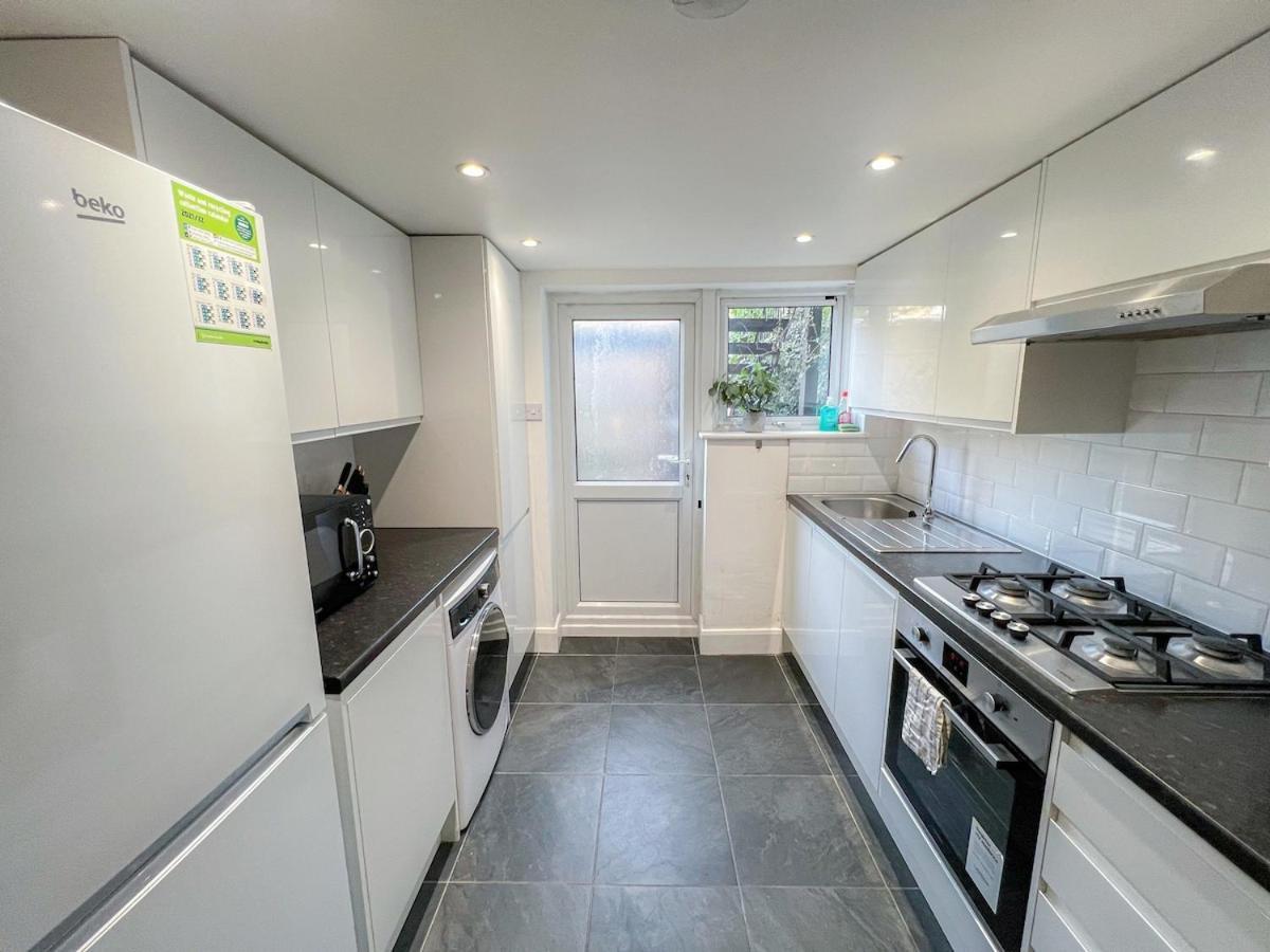 1-Bedroom Flat With Small Garden & Paid Parking In Finsbury Park, Highbury Londres Exterior foto
